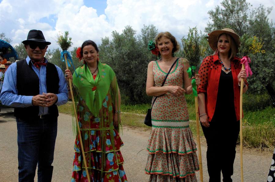 Una veintena de carrozas y muchos jinetes participan en Dúrcal en la romería de San Isidro Labrador