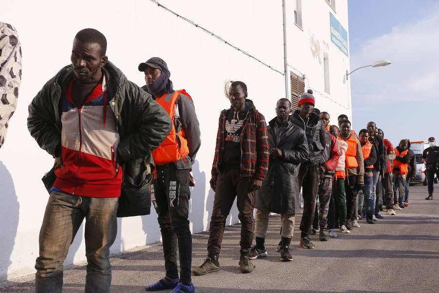 Forman parte de dos pateras rescatadas con 55 y 37 inmigrantes, incluyendo a siete mujeres