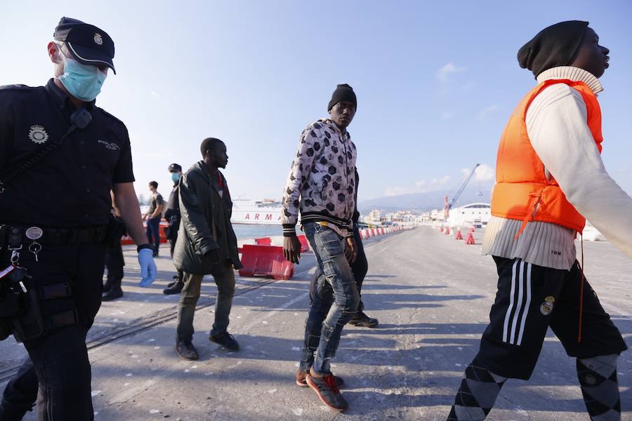 Forman parte de dos pateras rescatadas con 55 y 37 inmigrantes, incluyendo a siete mujeres