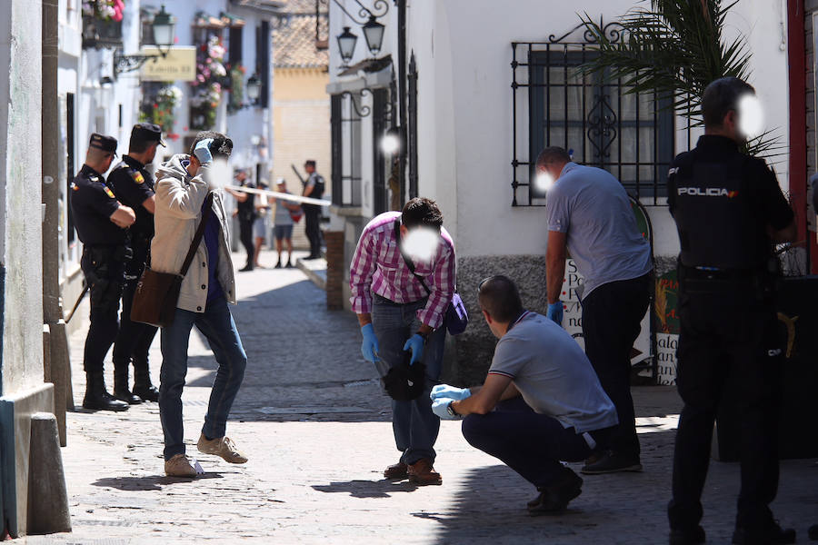 Un amplio despliegue policial mantien cerrada la calle Panaderos 