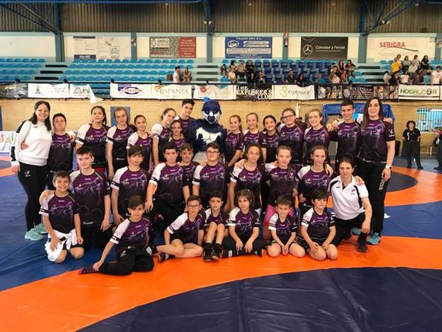 Los jóvenes luchadores que acudieron a tierras sevillanas para disputar la IV Copa de España.