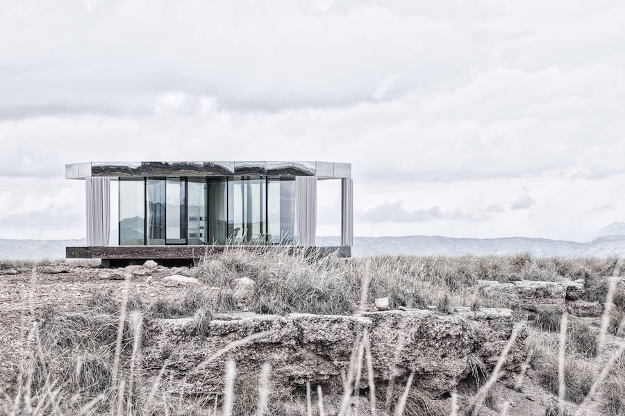 La casa del desierto ya está instalada en pleno desierto de Gorafe. Los 20 metros cuadrados albergan un dormitorio, baño, cocina y zona de estar