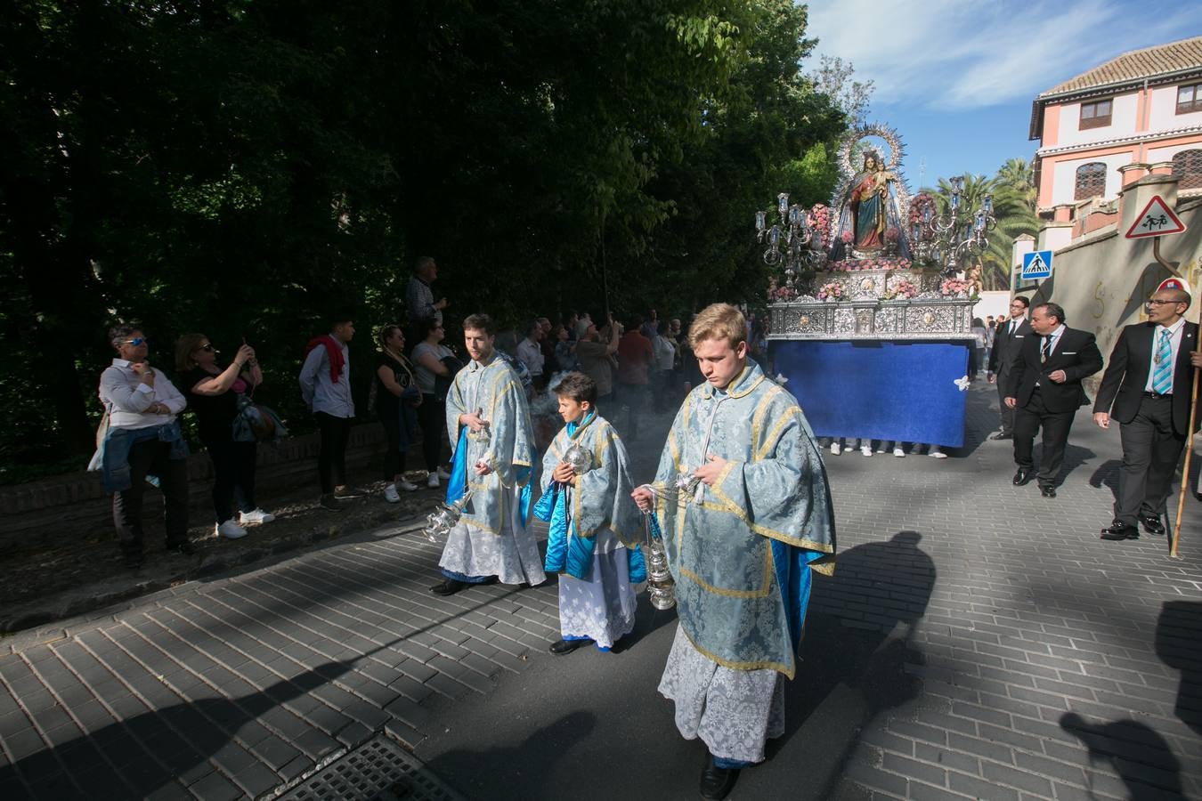 La imagen de la Virgen iba sobre su paso de orfebrería a las órdenes de Dionisio Martínez yde Eduardo Salamanca