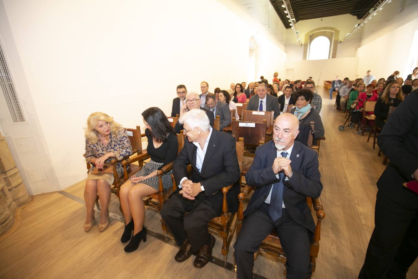 El Crucero del Hospital Real acogió ayer viernes el acto de entrega de medallas y distinciones honoríficas por parte de la UGR a miembros de la comunidad universitaria, presidido por la rectora Pilar Aranda