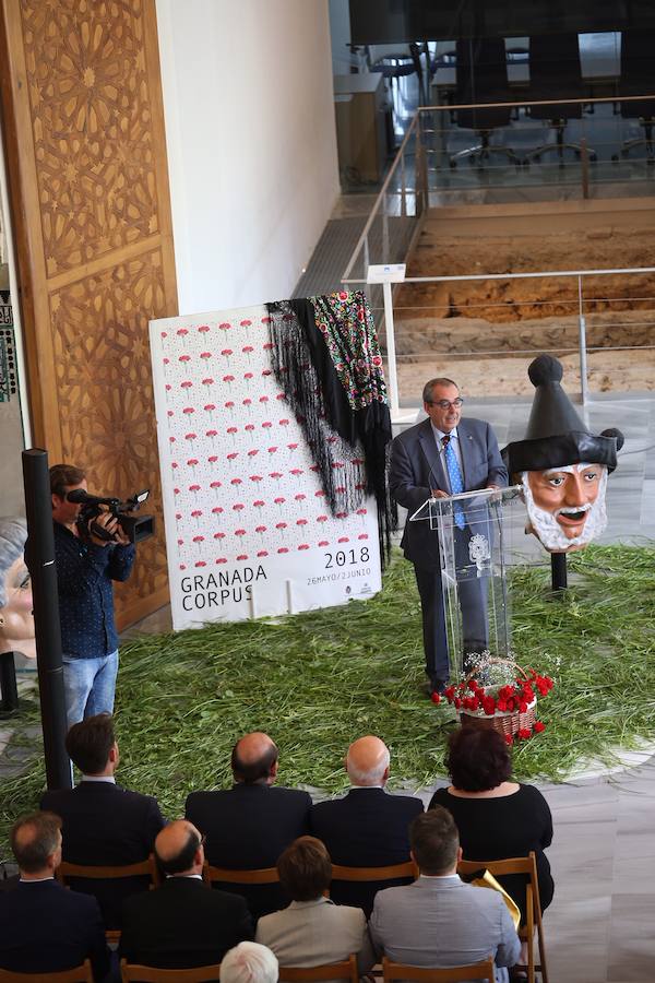 El periodista granadino ha dado así el pistoletazo de salida a la Feria del Corpus desde el Cuarto Real de Santo Domingo 