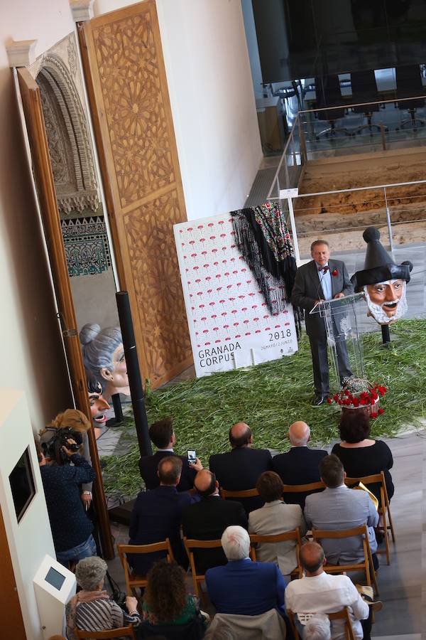 El periodista granadino ha dado así el pistoletazo de salida a la Feria del Corpus desde el Cuarto Real de Santo Domingo 