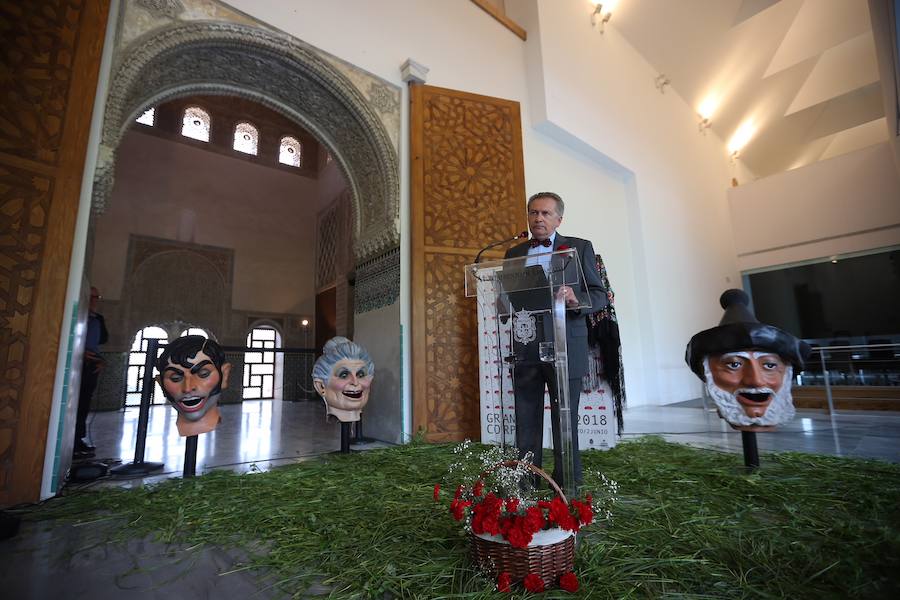 El periodista granadino ha dado así el pistoletazo de salida a la Feria del Corpus desde el Cuarto Real de Santo Domingo 