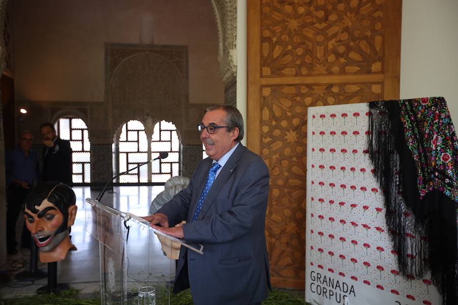 El periodista granadino ha dado así el pistoletazo de salida a la Feria del Corpus desde el Cuarto Real de Santo Domingo 
