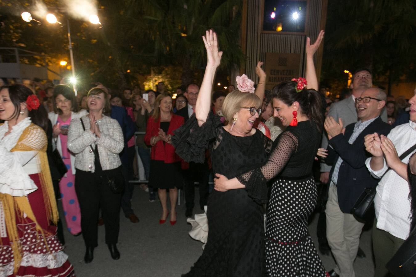 l alcalde de la ciudad, Francisco Cuenca, dejaba que Maribel Medina Corral fuera la encargada de pulsar el botón que obraba el milagro de la luz