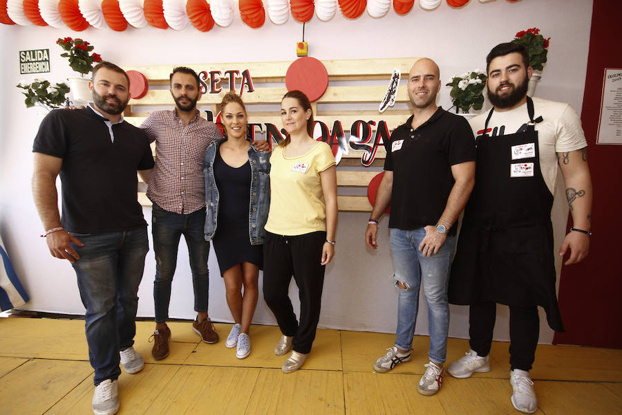 Con un sol radiante, el ferial empezó a llenarse de buen ambiente, mejor comida, y ganas de fiesta. Para ver todas las fotos del Corpus,  en este enlace .