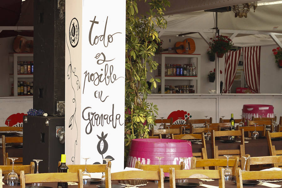 Con un sol radiante, el ferial empezó a llenarse de buen ambiente, mejor comida, y ganas de fiesta. Para ver todas las fotos del Corpus,  en este enlace .