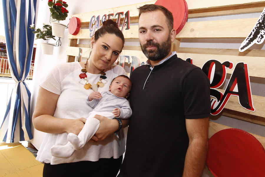 Con un sol radiante, el ferial empezó a llenarse de buen ambiente, mejor comida, y ganas de fiesta. Para ver todas las fotos del Corpus,  en este enlace .