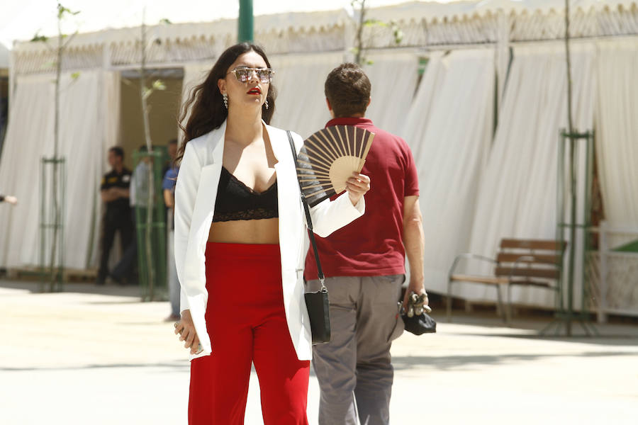 Con un sol radiante, el ferial empezó a llenarse de buen ambiente, mejor comida, y ganas de fiesta