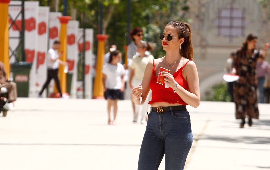 Con un sol radiante, el ferial empezó a llenarse de buen ambiente, mejor comida, y ganas de fiesta. Para ver todas las fotos del Corpus,  en este enlace .