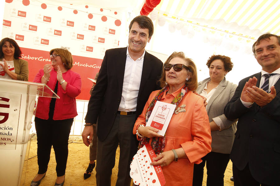 La diputada provincial de Desarrollo Sostenible y Empleo, Ana Muñoz, ha inaugurado el espacio destinado a la plataforma en la caseta de Diputación en la Feria del Corpus 2018. Más fotos de Corpus,  en este enlace