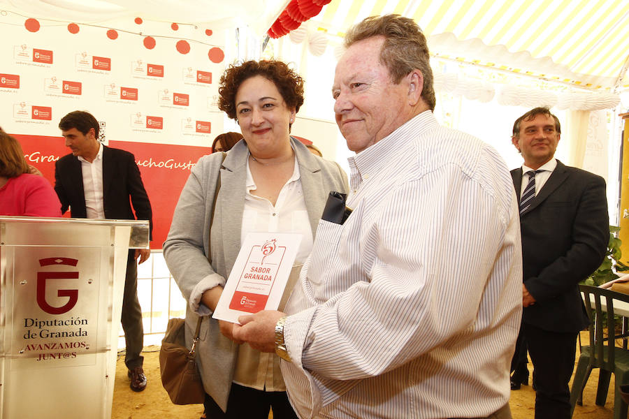 La diputada provincial de Desarrollo Sostenible y Empleo, Ana Muñoz, ha inaugurado el espacio destinado a la plataforma en la caseta de Diputación en la Feria del Corpus 2018. Más fotos de Corpus,  en este enlace