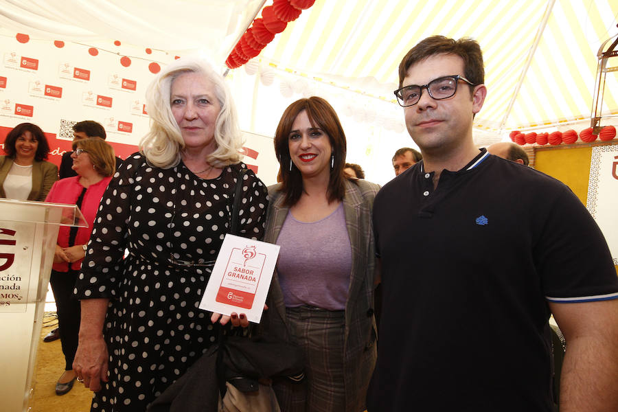 La diputada provincial de Desarrollo Sostenible y Empleo, Ana Muñoz, ha inaugurado el espacio destinado a la plataforma en la caseta de Diputación en la Feria del Corpus 2018. Más fotos de Corpus,  en este enlace