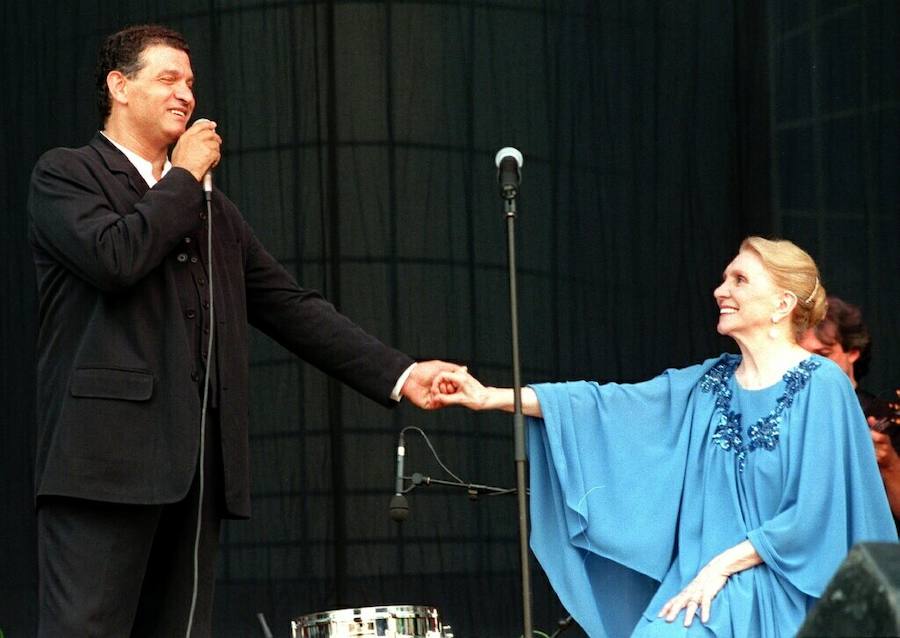 Canta con Carlos Cano en el Parque de Atracciones de Madrid. 1997