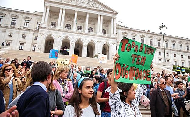 Portugal rechaza despenalizar la eutanasia