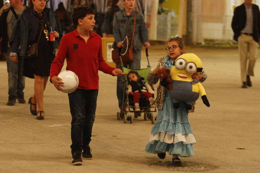 Así transcurrió la sesión nocturna del lunes en la Feria del Corpus granadina. Puedes ver todas las fotos del Corpus en  este enlace .