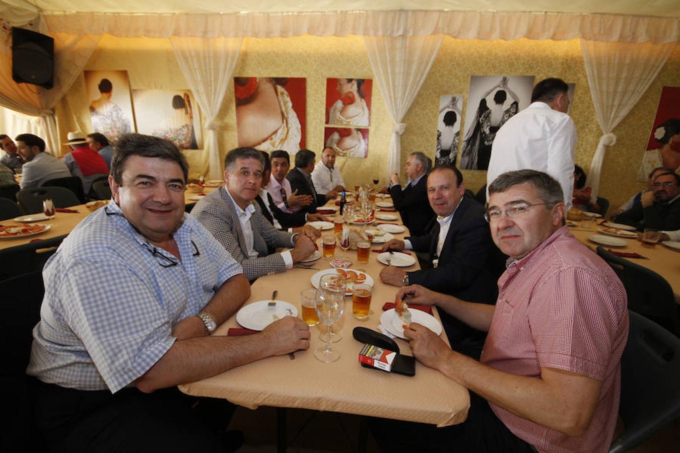 Caseta de El papa y sus hijos. Puedes ver todas las fotos de este Corpus  en este enlace .