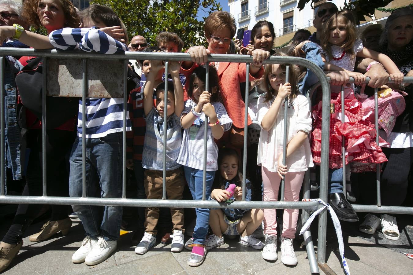 Música, diversión y también moda, en el arranque de los días grandes de la Feria del Corpus, que ha vivido una mañana vibrante con calles abarrotadas. Puedes ver todas las fotos del Corpus pinchando en  este enlace .