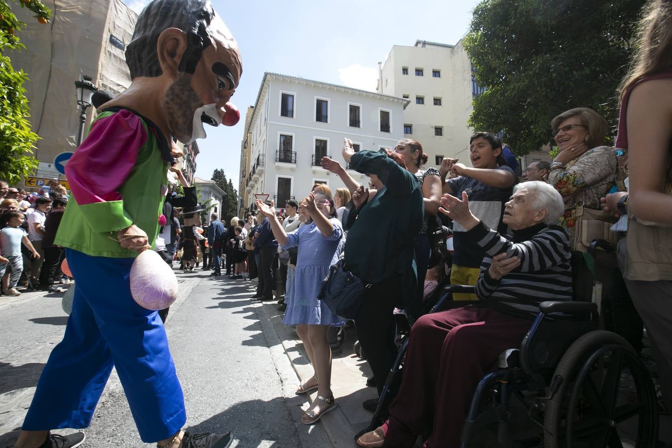 Música, diversión y también moda, en el arranque de los días grandes de la Feria del Corpus, que ha vivido una mañana vibrante con calles abarrotadas. Puedes ver todas las fotos del Corpus pinchando en  este enlace .