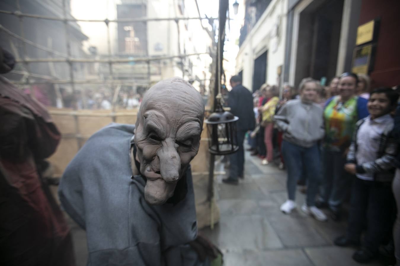 Música, diversión y también moda, en el arranque de los días grandes de la Feria del Corpus, que ha vivido una mañana vibrante con calles abarrotadas. Puedes ver todas las fotos del Corpus pinchando en  este enlace .