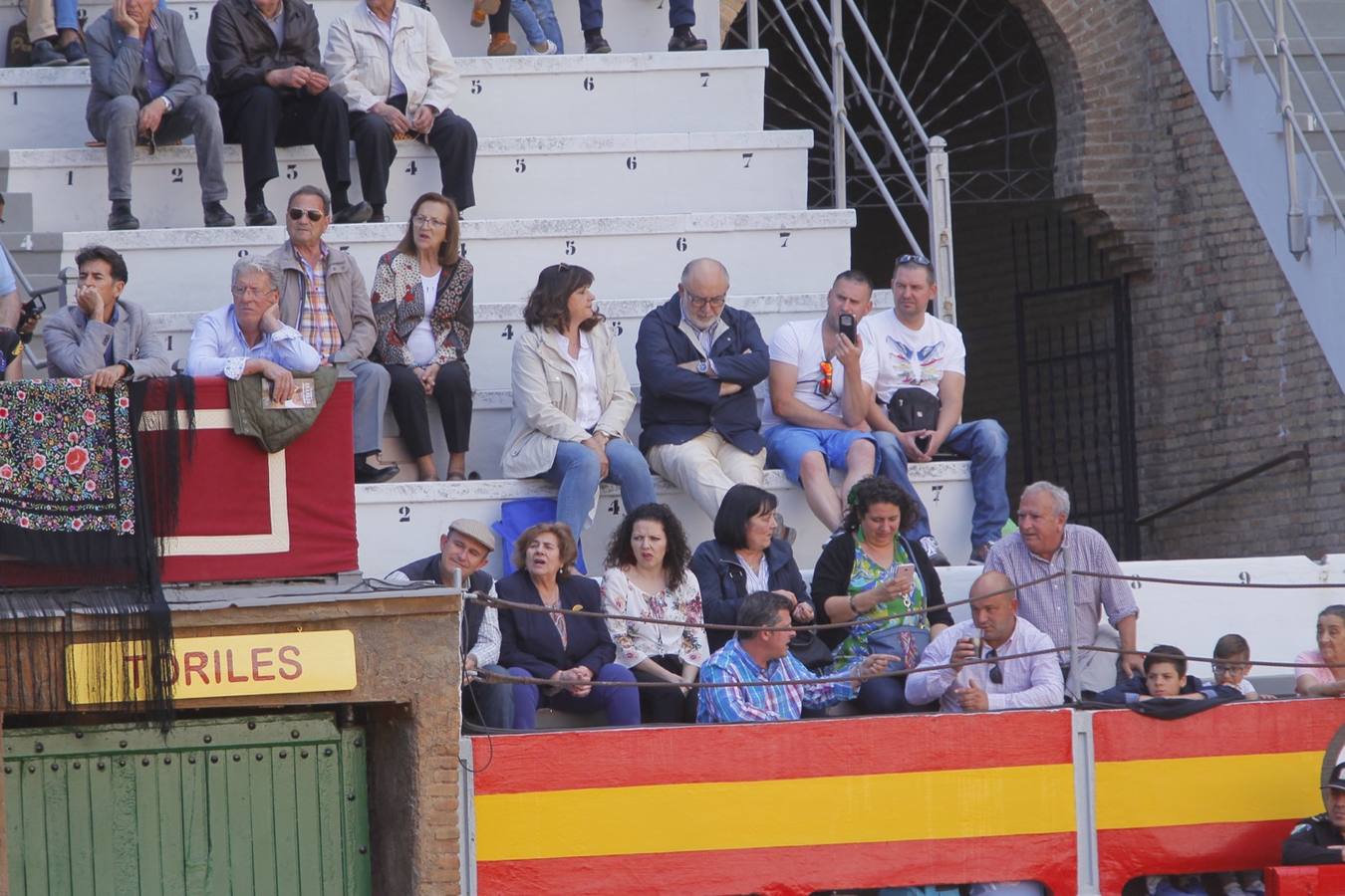 El diestro peruano Joaquín Galdós protagonizó la primera salida a hombros del serial, merced a una entregadísima actuación, en una tarde en la que Álvaro Lorenzo también rayó a buen nivel, pero perdiendo el triunfo por su mala espada. Puedes ver todas las imágenes de este Corpus pinchando en el  siguiente enlace .