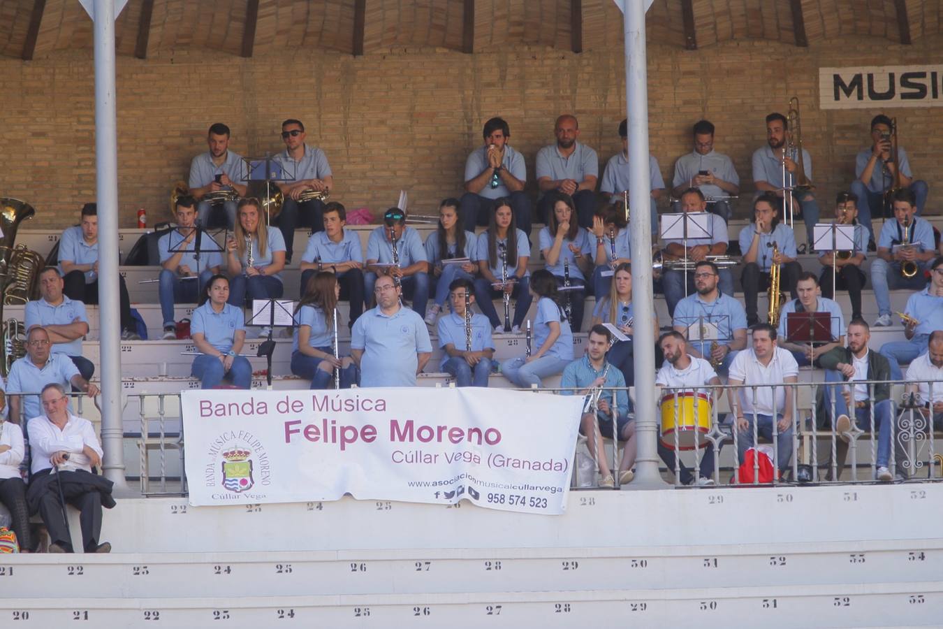 El diestro peruano Joaquín Galdós protagonizó la primera salida a hombros del serial, merced a una entregadísima actuación, en una tarde en la que Álvaro Lorenzo también rayó a buen nivel, pero perdiendo el triunfo por su mala espada. Puedes ver todas las imágenes de este Corpus pinchando en el  siguiente enlace .