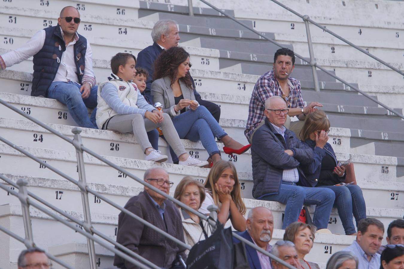 El diestro peruano Joaquín Galdós protagonizó la primera salida a hombros del serial, merced a una entregadísima actuación, en una tarde en la que Álvaro Lorenzo también rayó a buen nivel, pero perdiendo el triunfo por su mala espada. Puedes ver todas las imágenes de este Corpus pinchando en el  siguiente enlace .