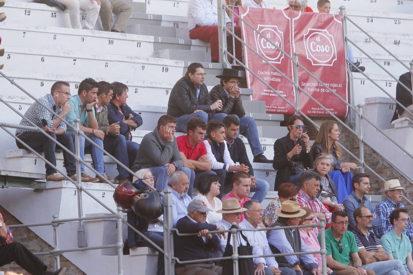 El diestro peruano Joaquín Galdós protagonizó la primera salida a hombros del serial, merced a una entregadísima actuación, en una tarde en la que Álvaro Lorenzo también rayó a buen nivel, pero perdiendo el triunfo por su mala espada. Puedes ver todas las imágenes de este Corpus pinchando en el  siguiente enlace .