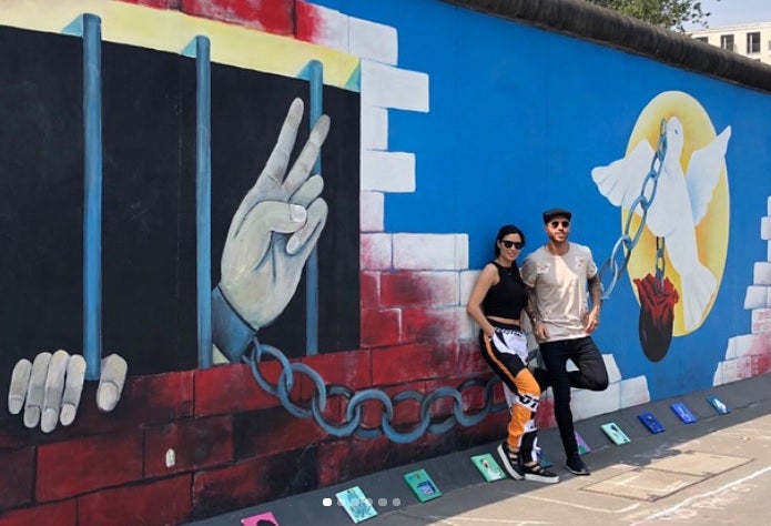 La televisiva y el futbolista visitaron el campo de concentración de Sachsenhausen en su visita a Berlín