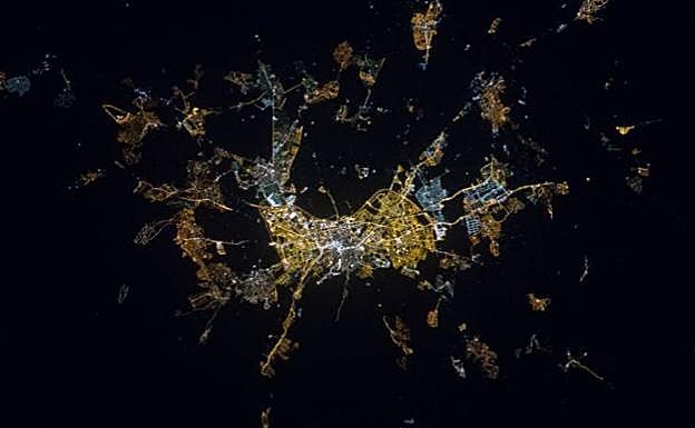 Granada, vista desde el espacio de noche.