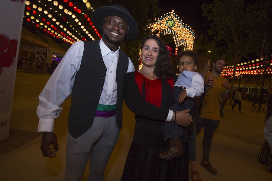 El Real de la Feria ha recibido a más público que en días anteriores porque empieza el fin de semana. Para ver más fotos del Corpus puedes hacerlo en  este enlace