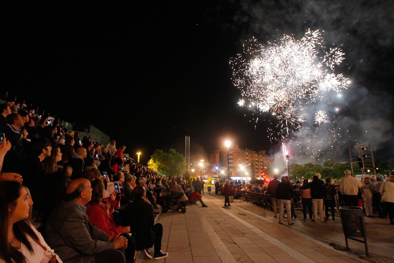 El Corpus se despidió pendiente de las tormentas en el ferial y con traca desde el Palacio de Congresos. Todas las fotos de la Feria del Corpus, en  este enlace.