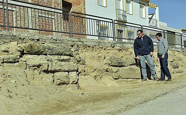 El alcalde de Porcuna invita a la Junta a conocer «de primera mano» el anfiteatro y a «capitanear» su recuperación