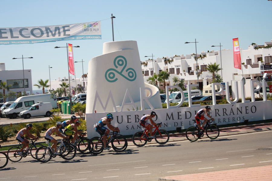 San Juan de los Terreros, sede del Campeonato de España, con más de 1.000 triatletas