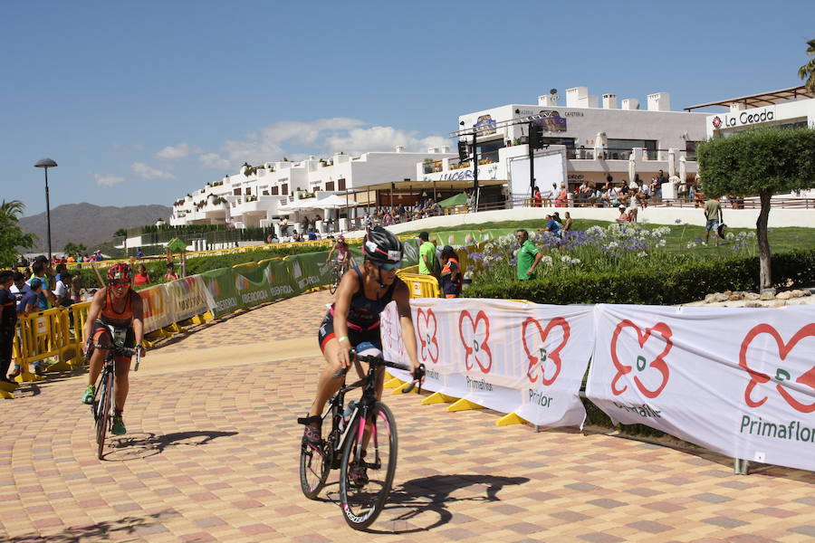 San Juan de los Terreros, sede del Campeonato de España, con más de 1.000 triatletas