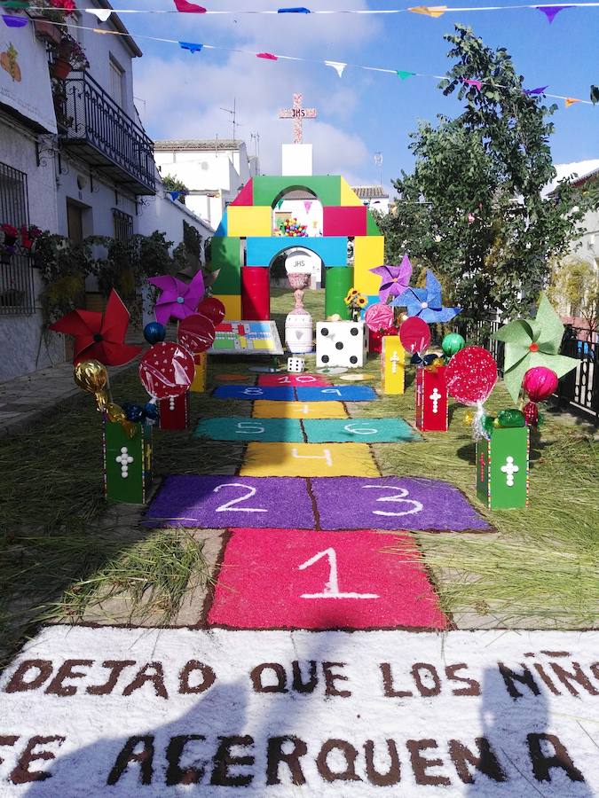 El Corpus se celebró en todos los pueblos, donde las calles lucieron engalanadas y la custodia recorrió las calles