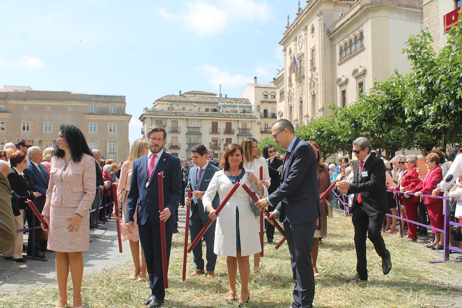 El Corpus se celebró en todos los pueblos, donde las calles lucieron engalanadas y la custodia recorrió las calles