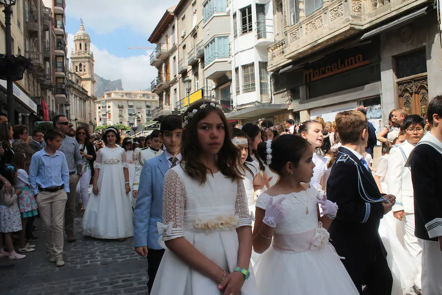 El Corpus se celebró en todos los pueblos, donde las calles lucieron engalanadas y la custodia recorrió las calles