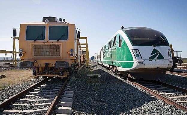 Las pruebas del AVE continúan y se espera que el nuevo ministro de Fomento feche la llegada de la Alta Velocidad a la capital. 