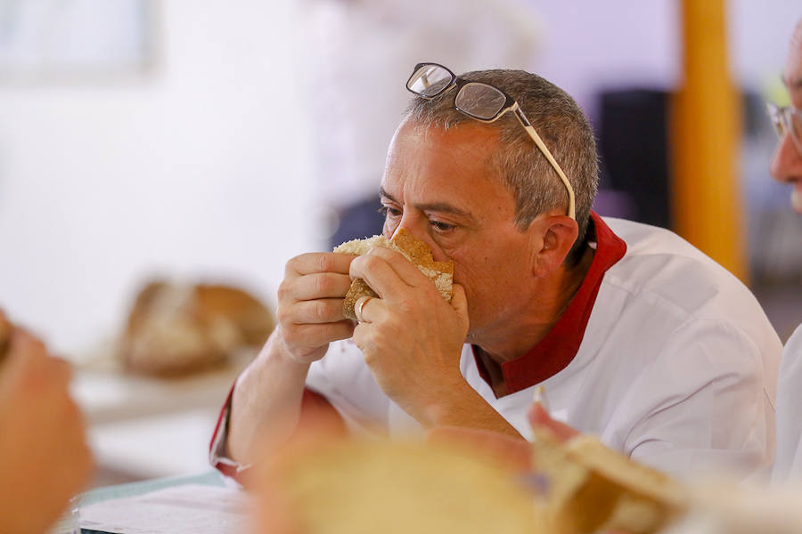 La ciudad acoge la primera semifinal de la 'Ruta española del buen pan', con la participación de obradores de toda Andalucía, y esta tarde hay una cata abierta al público