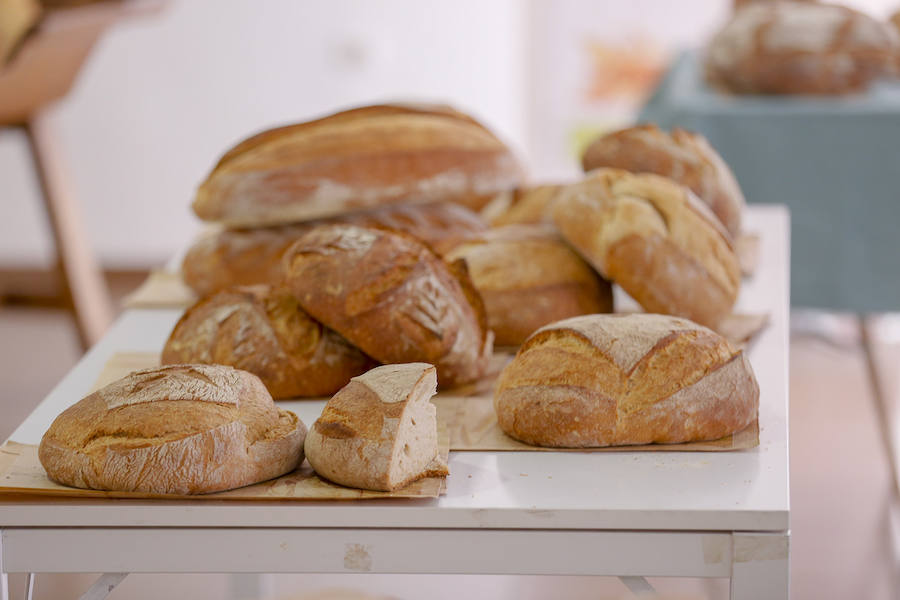 La ciudad acoge la primera semifinal de la 'Ruta española del buen pan', con la participación de obradores de toda Andalucía, y esta tarde hay una cata abierta al público