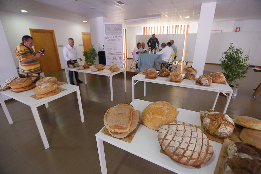La ciudad acoge la primera semifinal de la 'Ruta española del buen pan', con la participación de obradores de toda Andalucía, y esta tarde hay una cata abierta al público