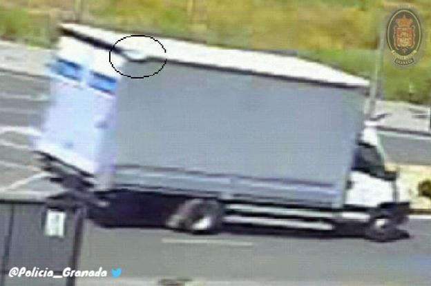 Buscan a este camión por toda Granada que se dio a la fuga tras un accidente