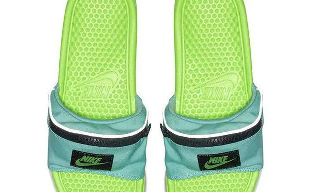 Las surrealistas chanclas riñonera de Nike: ¿cómo es posible llevar cosas ahí?