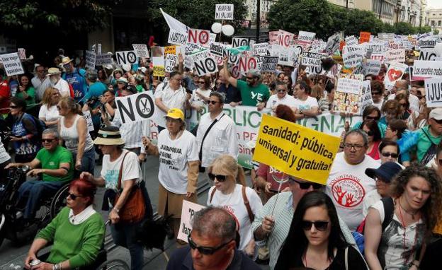 Decenas de miles de andaluces reclaman en Sevilla «una sanidad pública digna, de calidad y sin recortes»