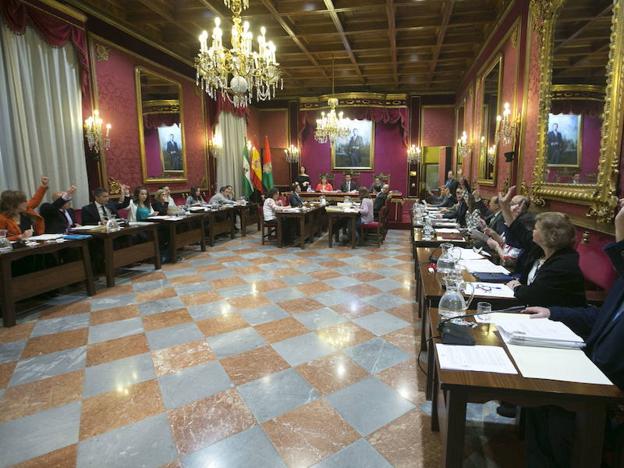 El curso en el Ayuntamiento de Granada acaba sin notables ni sobresalientes